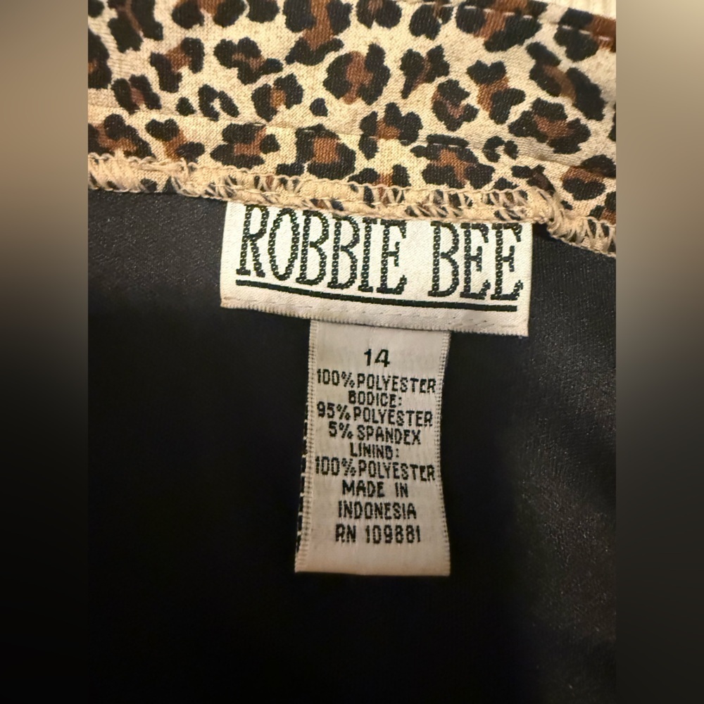 Robbie Bee Leopard Print Maxi Dress - Picture 4 of 6